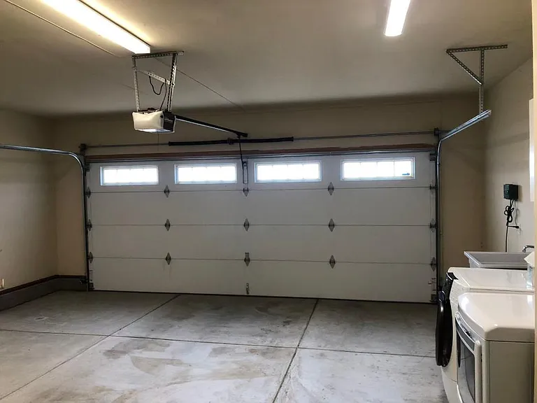 920 Rockdale Dr — Photo 14
