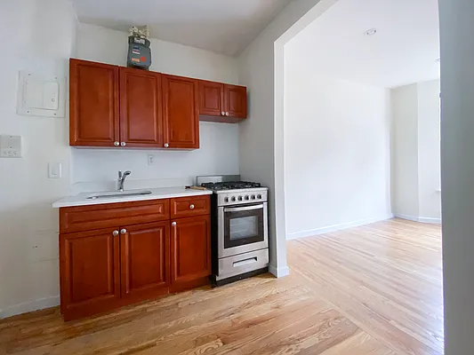 Rented by Kahen Properties | media 3