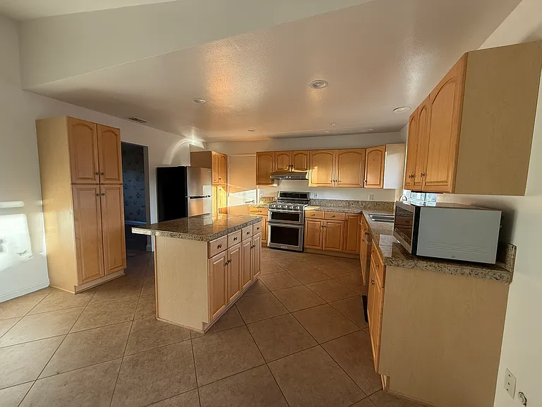 654 McGavran Dr — Photo 8