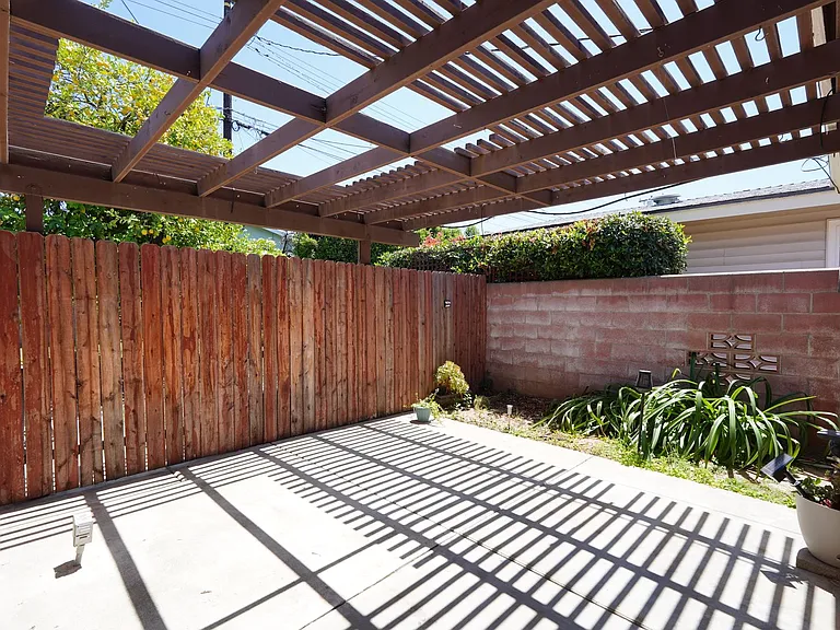 220 Lilac Ct — Photo 37