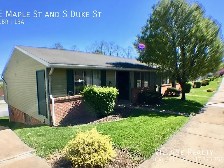 E Maple St — Photo 44