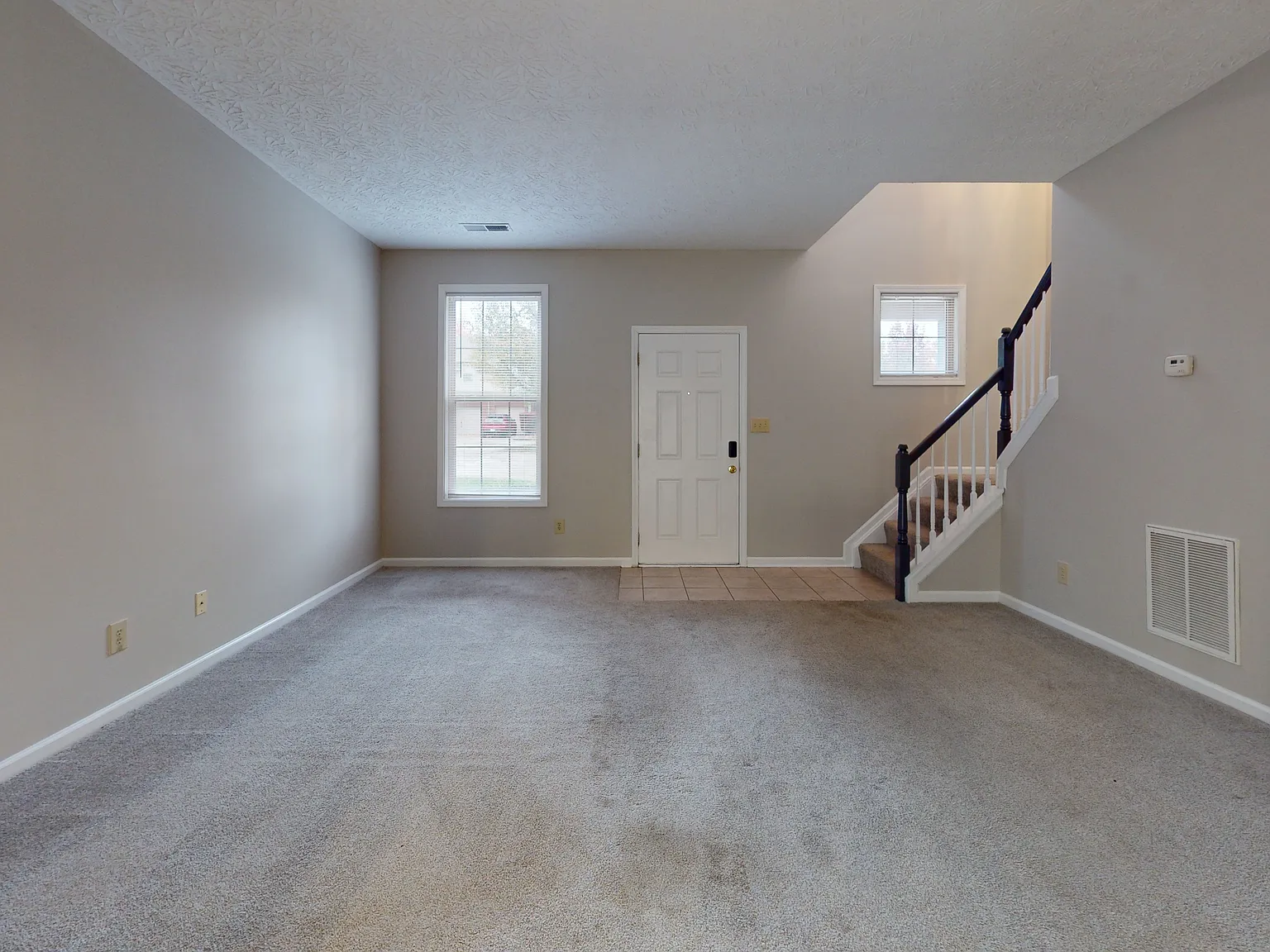 3 bed, 2.5 bath, 1650 sqft, $1,800 — Photo 3