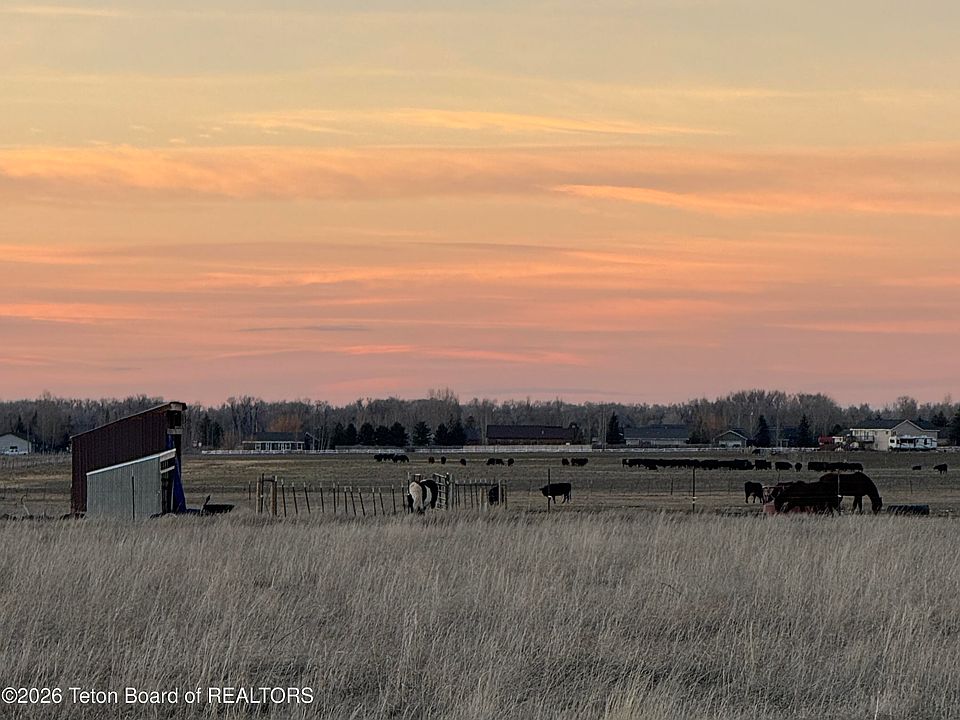 1st image of 840 Peak View Estates Rd