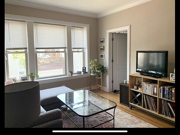 2nd image of 1150 W Barry Ave #2