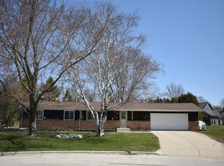 412 Lisa Cir, Belgium, WI 53004