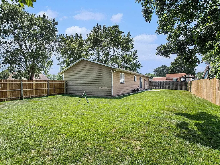 2404 Hummel Dr — Photo 16
