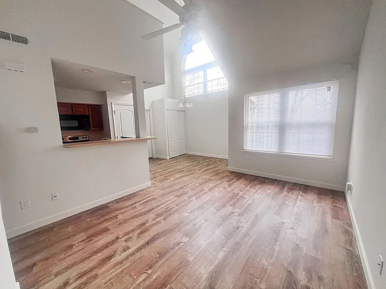 Heritage Apartments — Photo 12