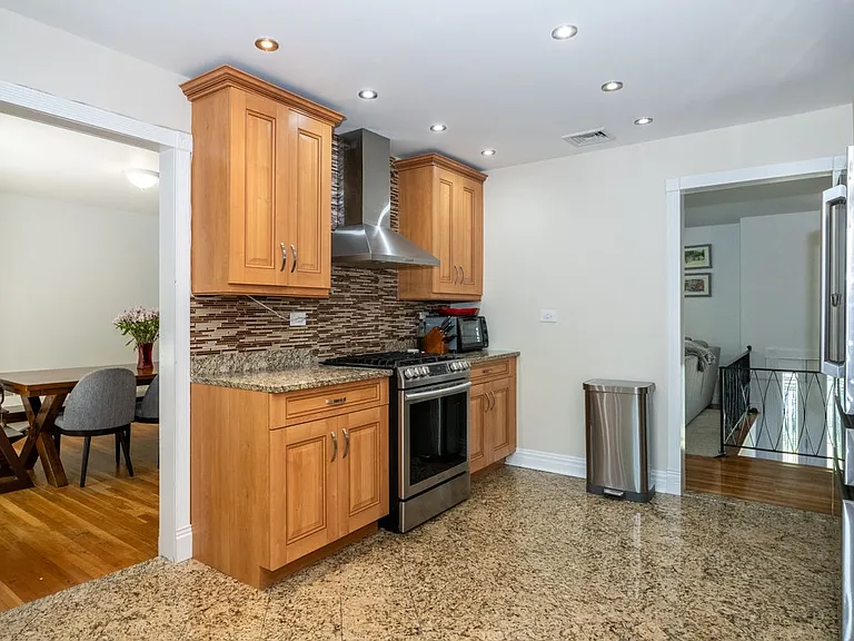 18 Carlyle Pl — Photo 6