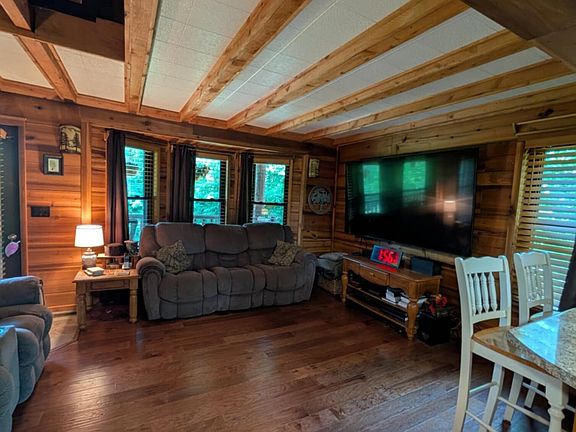 2nd image of 1933 Martin Pierce Rd