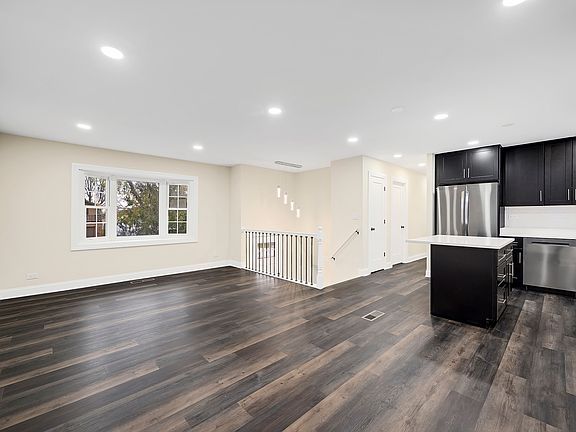 5th image of 8209 Carolwood Ln