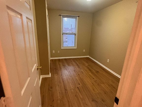 4th image of 48 Lincoln Ave #2