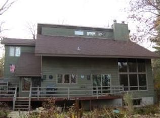 300 Caernarvon Rd, Wales, WI 53183