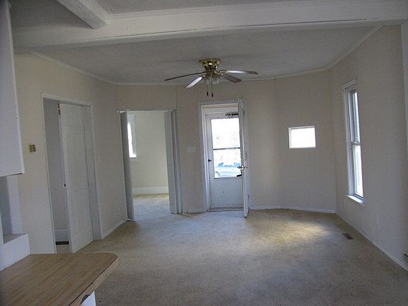 5th image of 354 Blaine Ave