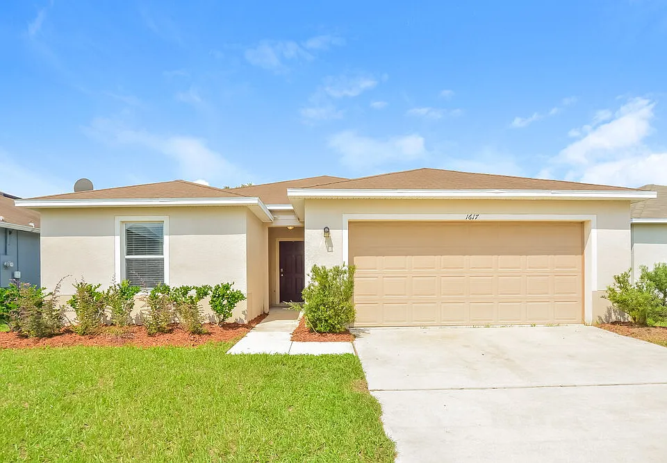 1617 Strathmore Cir