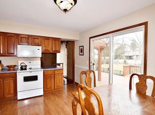 5 S Andover Ln, Geneva, IL 60134