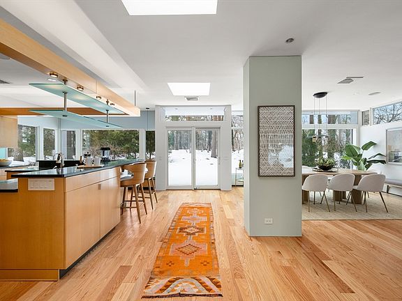 2nd image of 32 Moon Hill Rd