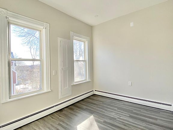 2nd image of 189 Whitwell St #2
