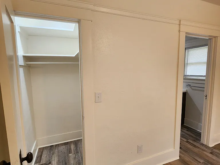 401 N Cherry St — Photo 35