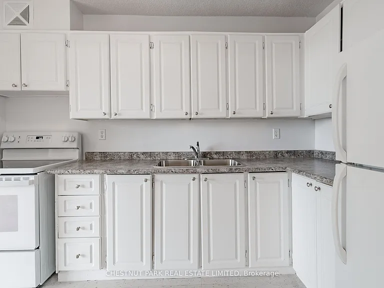 150 Lakeshore Rd W #1412 — Photo 13
