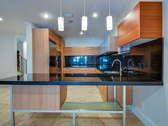 3rd image of 3124 Aviation Ave #3124