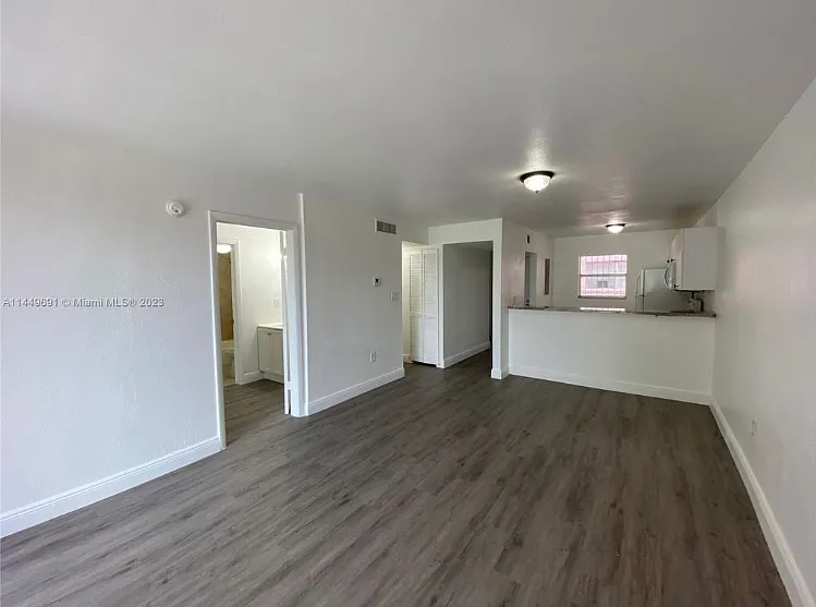 SW 114th Ave — Photo 1