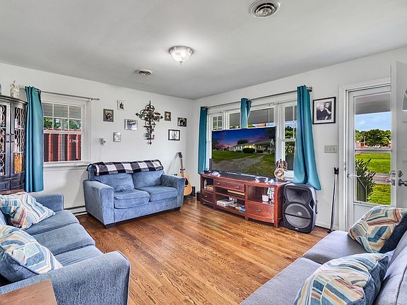 5th image of 1012 Marsh St
