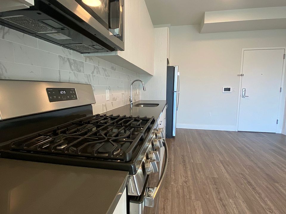 1st image of 475 William St Unit 506