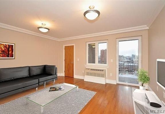 3rd image of 2116 31st Ave #4F