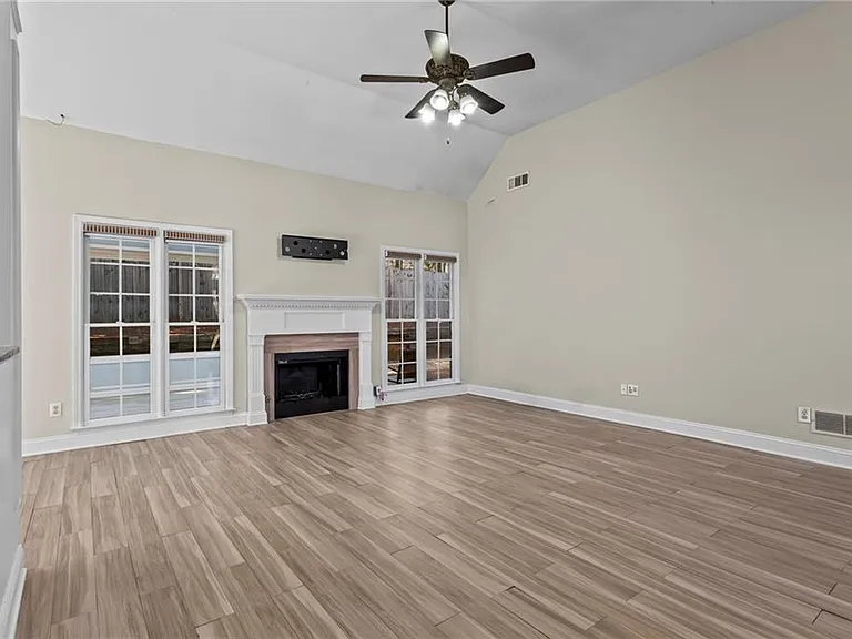 3030 Northcliff Dr — Photo 3