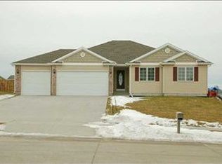 5915 Martin Dr, Pleasant Hill, IA 50327