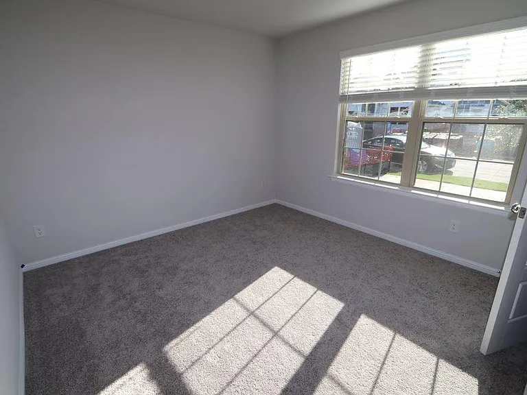 3221 Peacock Ln — Photo 8