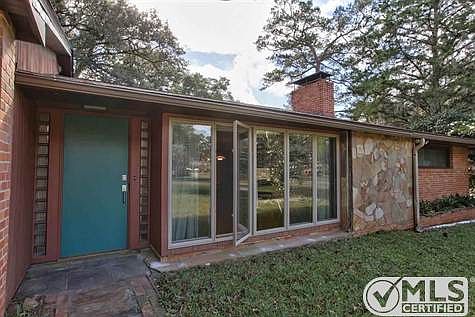 3rd image of 1203 Camellia Dr
