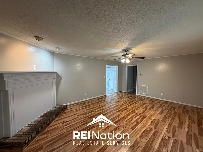 3 bed, 2.0 bath, 1248 sqft, $1,695 — Photo 2
