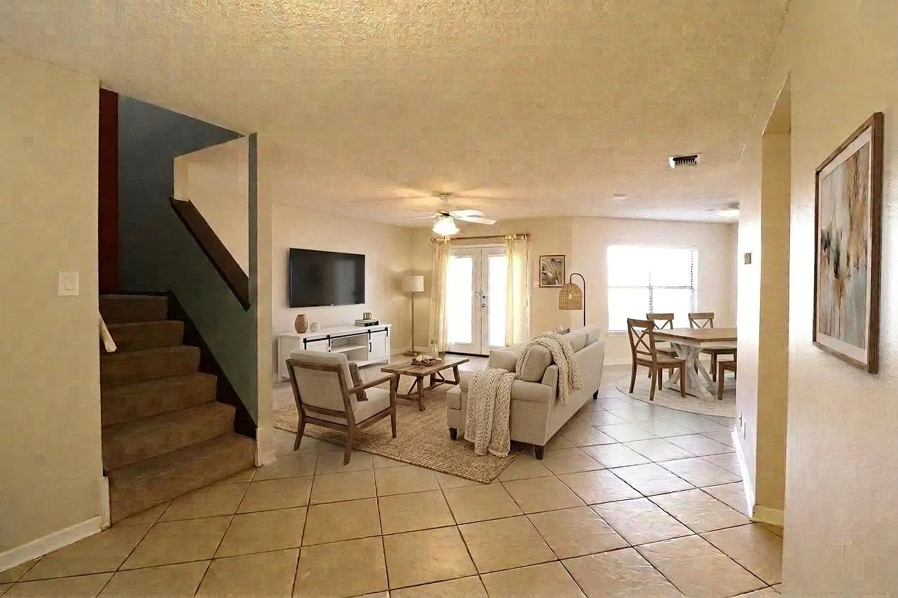 3 bed, 2.5 bath, 1916 sqft, $1,800 — Photo 3