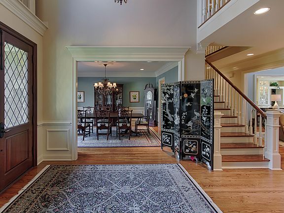 3rd image of 927 Fairway Oaks Ln
