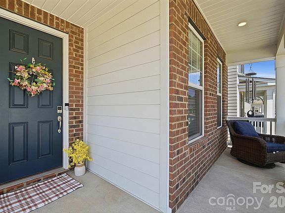 4th image of 118 Winterberry St