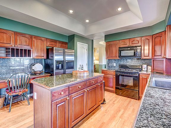 Gourmet Chef's kitchen