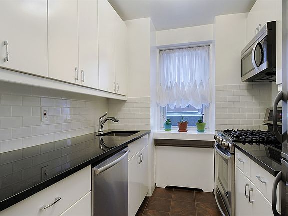 4th image of 165 E 32nd St APT 4A