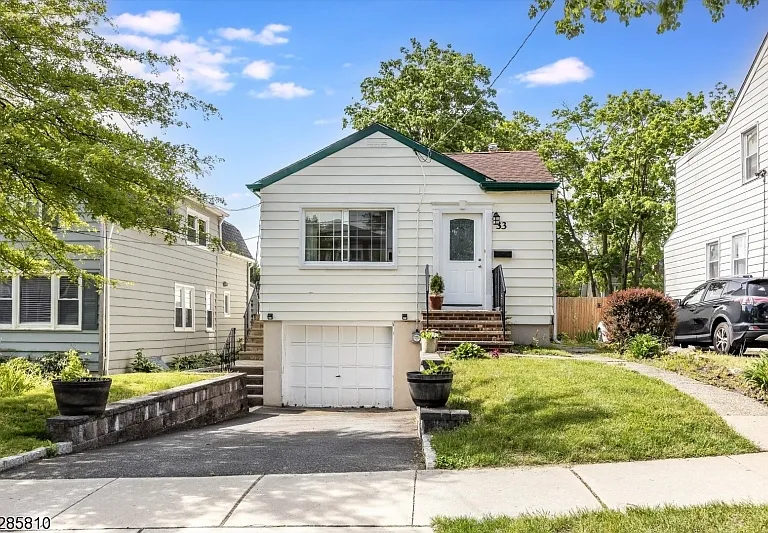 33 Linden Ave — Photo 2