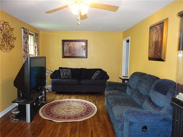 1st image of 105 Robin Hood Dr