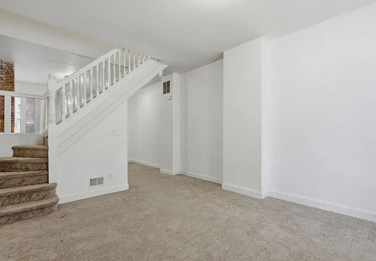 2546 W Baltimore St — Photo 2