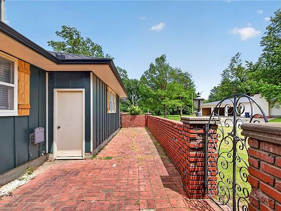 5th image of 504 Sunset Cir