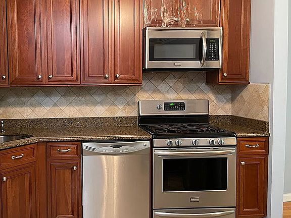 5th image of 1084 Oakcroft Ln