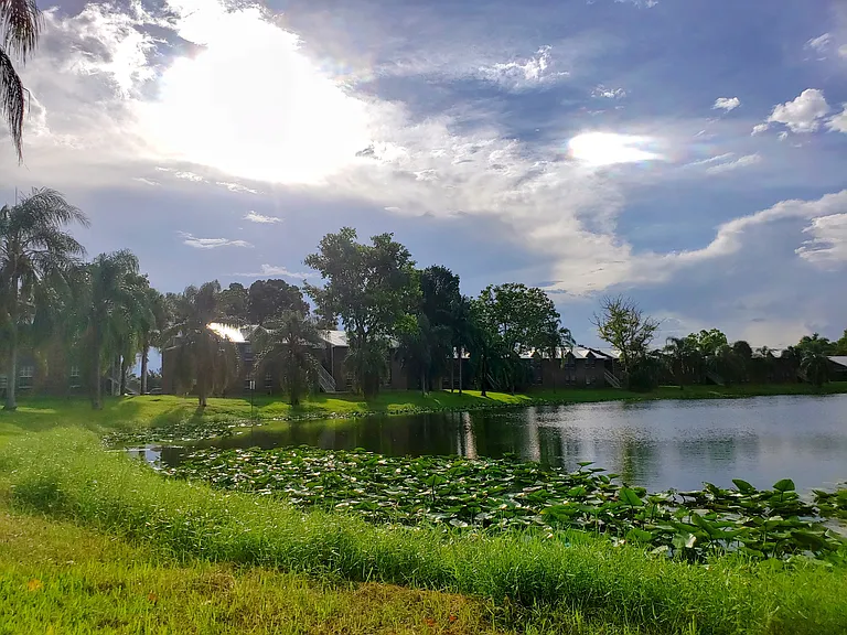 Lake View Villas — Photo 39