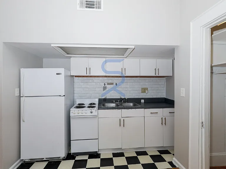 920 Greenwood Ave NE #C — Photo 11