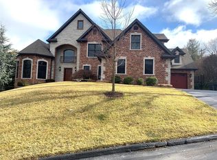 8 Southcote Rd, Saint Louis, MO 63144