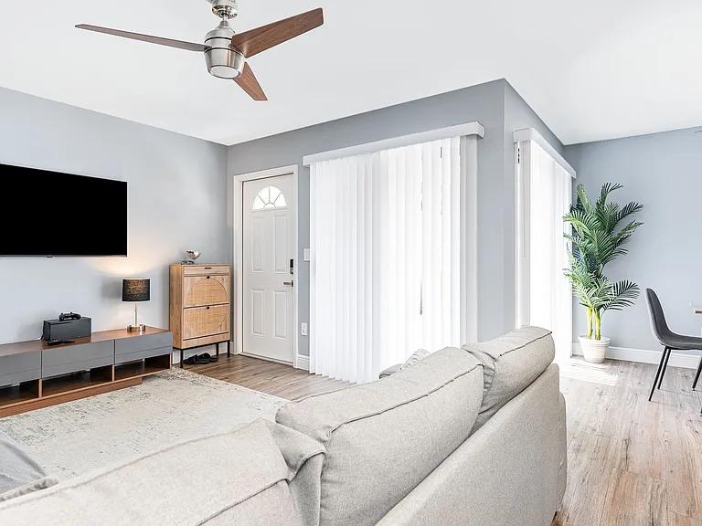 1460 Sheafe Ave NE #111 — Photo 8