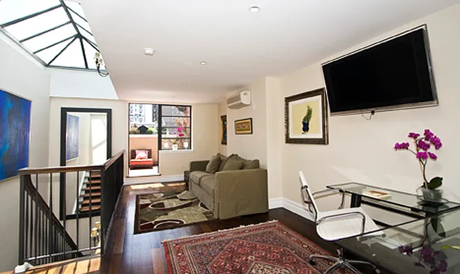 Sold by R New York | media 5