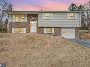 404 Erdman Dr, Dauphin, PA 17018