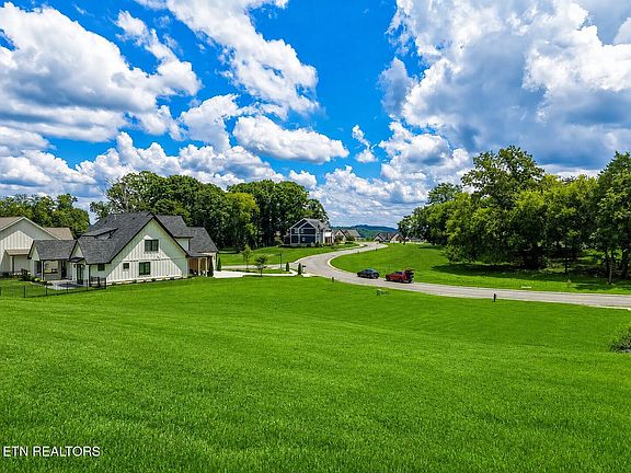 3rd image of 1000 Eagle Point Dr